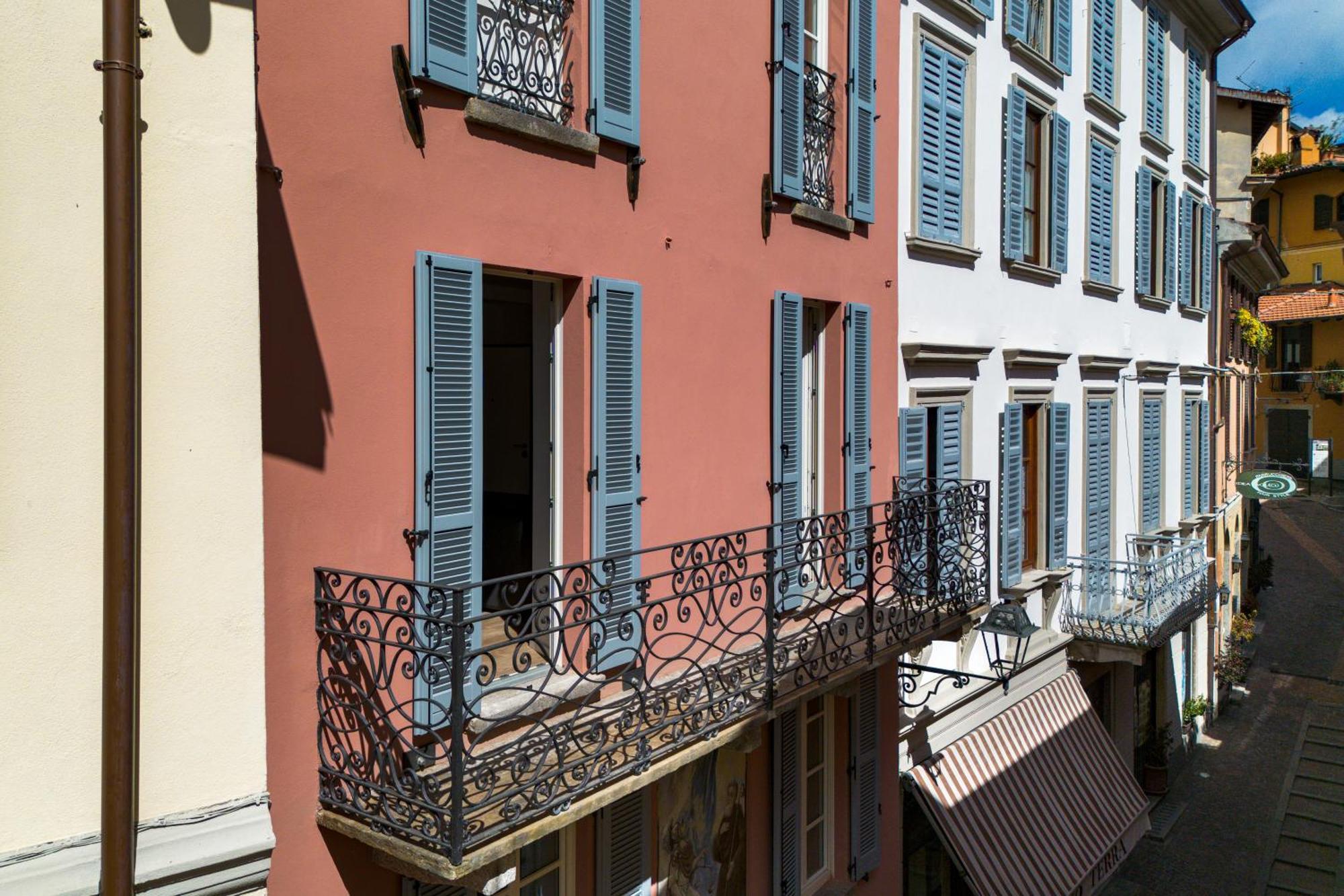 Piazza Del Lago Suites Menaggio Exterior photo