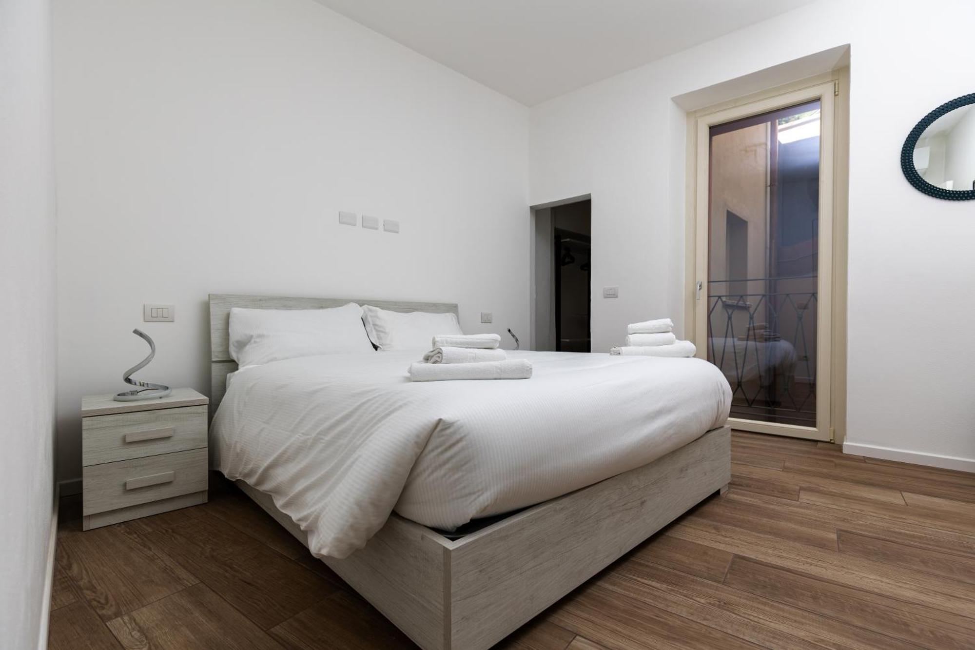 Piazza Del Lago Suites Menaggio Exterior photo