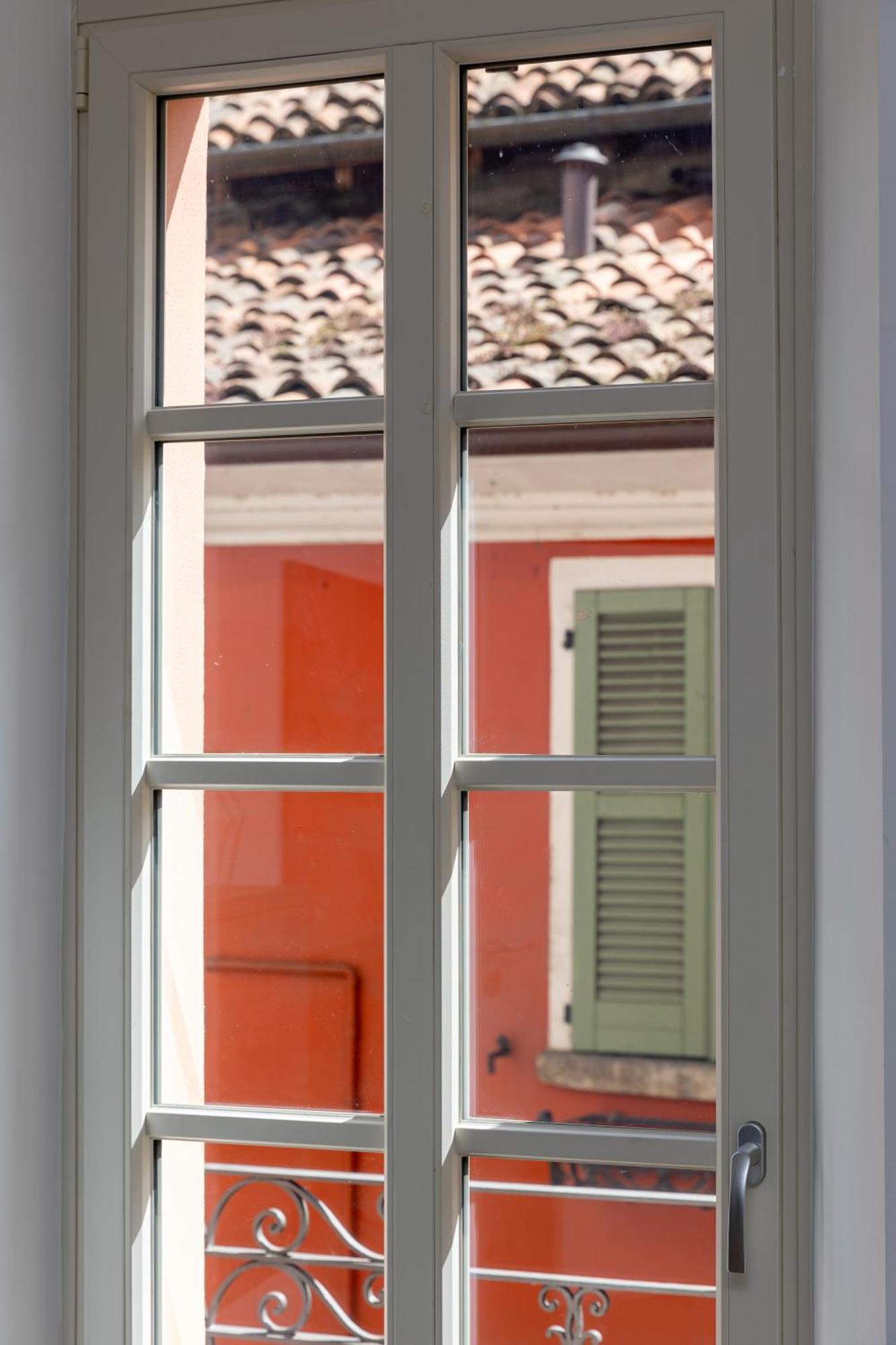Piazza Del Lago Suites Menaggio Exterior photo